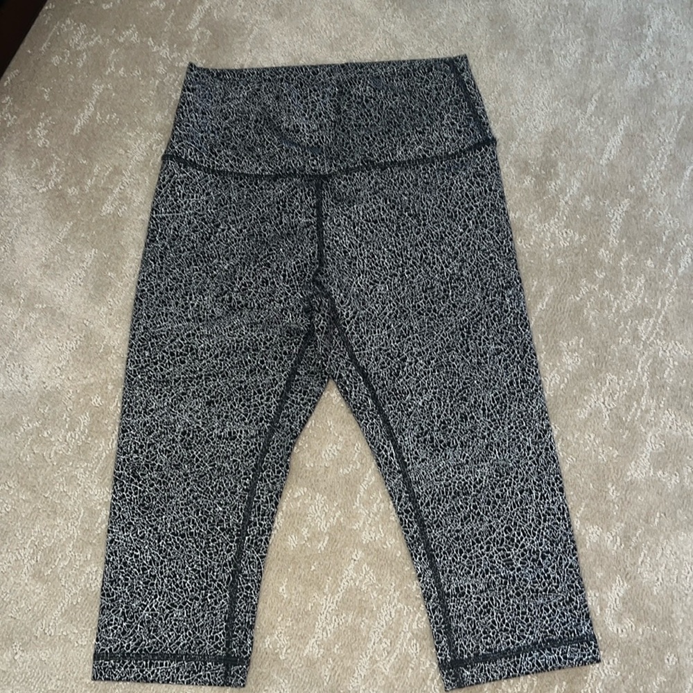 Lululemon Capri pants